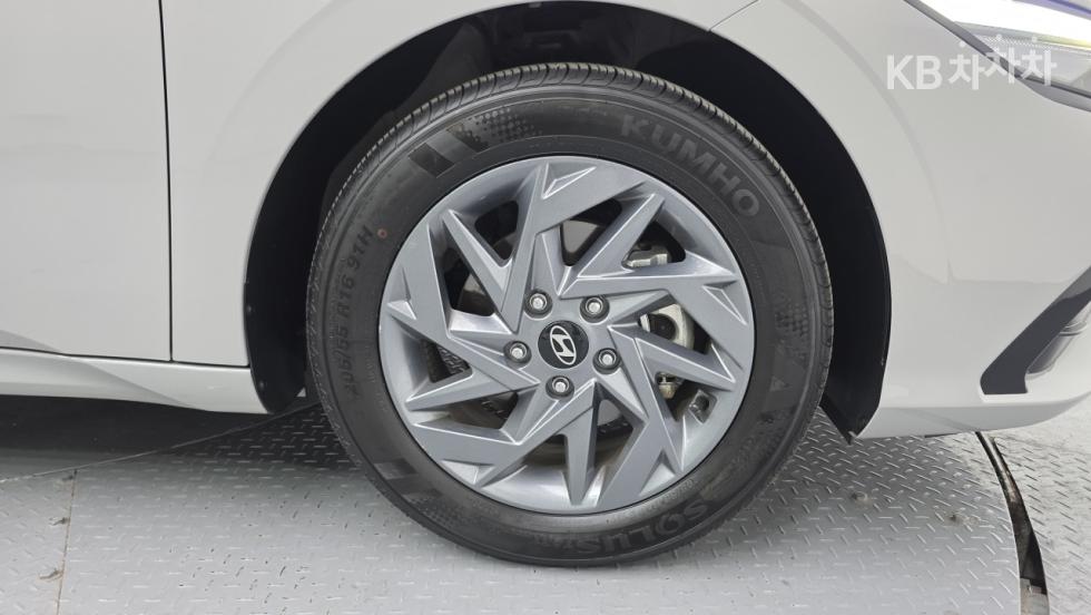 Hyundai Avante — miniaturë 10