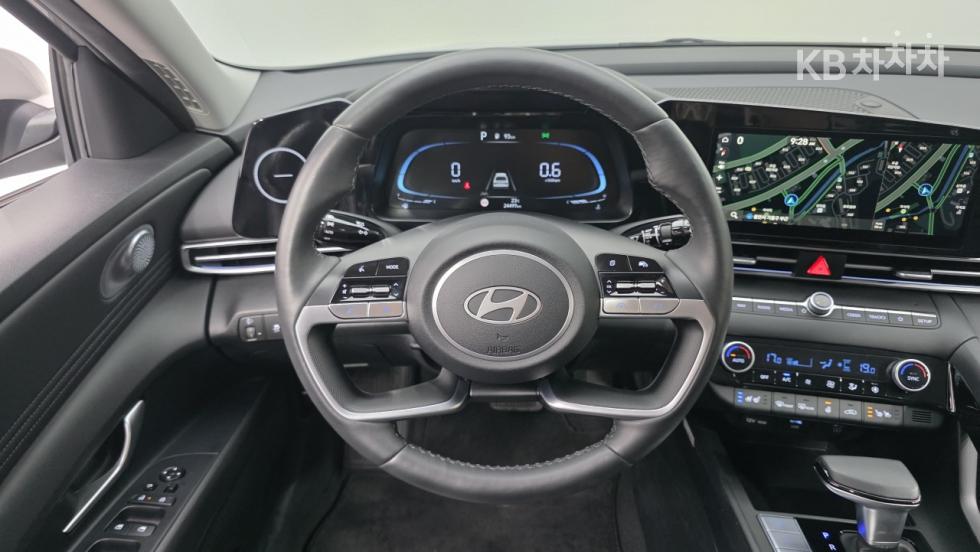 Hyundai Avante — miniaturë 16