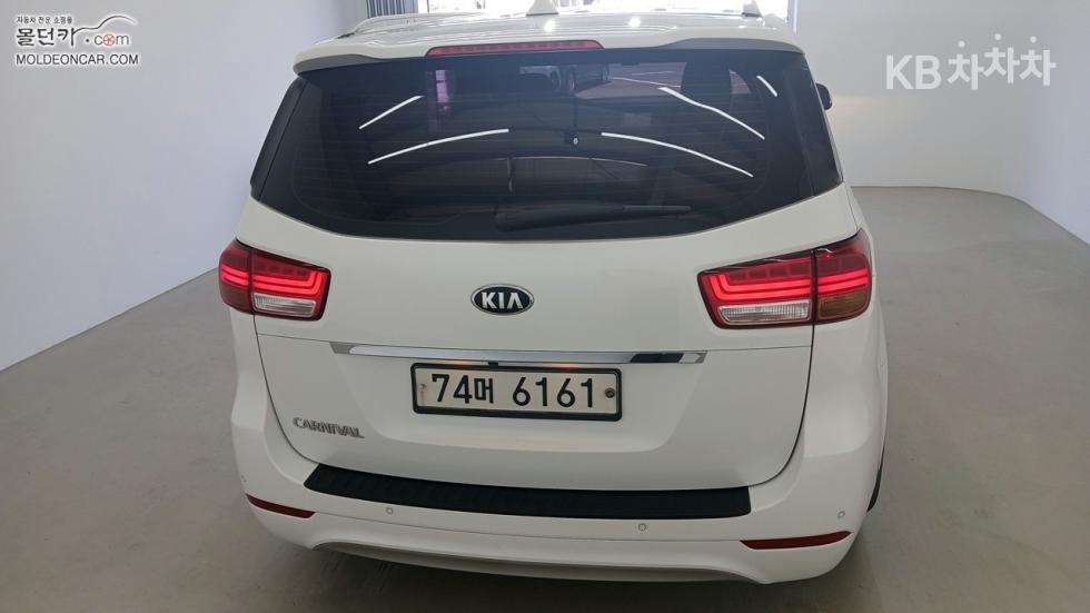 Kia Carnival — miniaturë 4