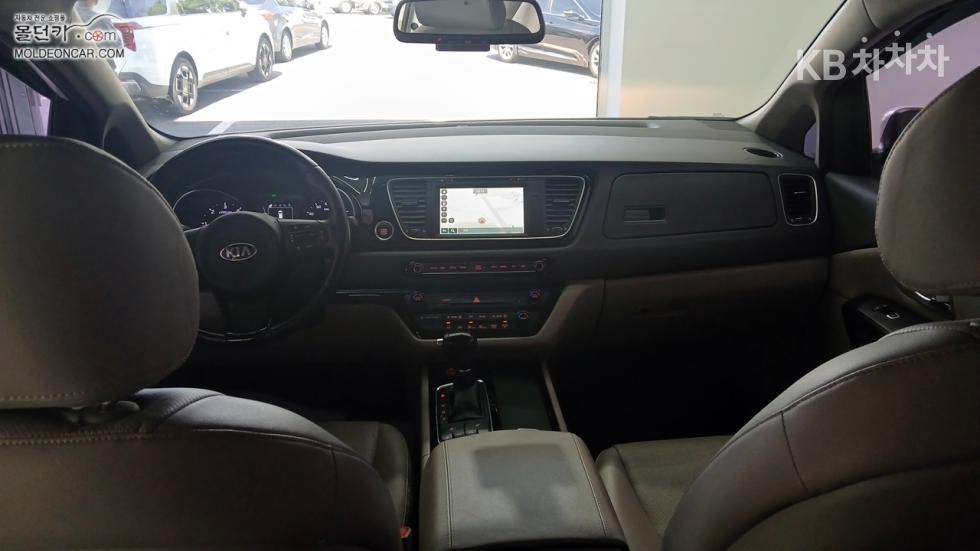 Kia Carnival — miniaturë 7