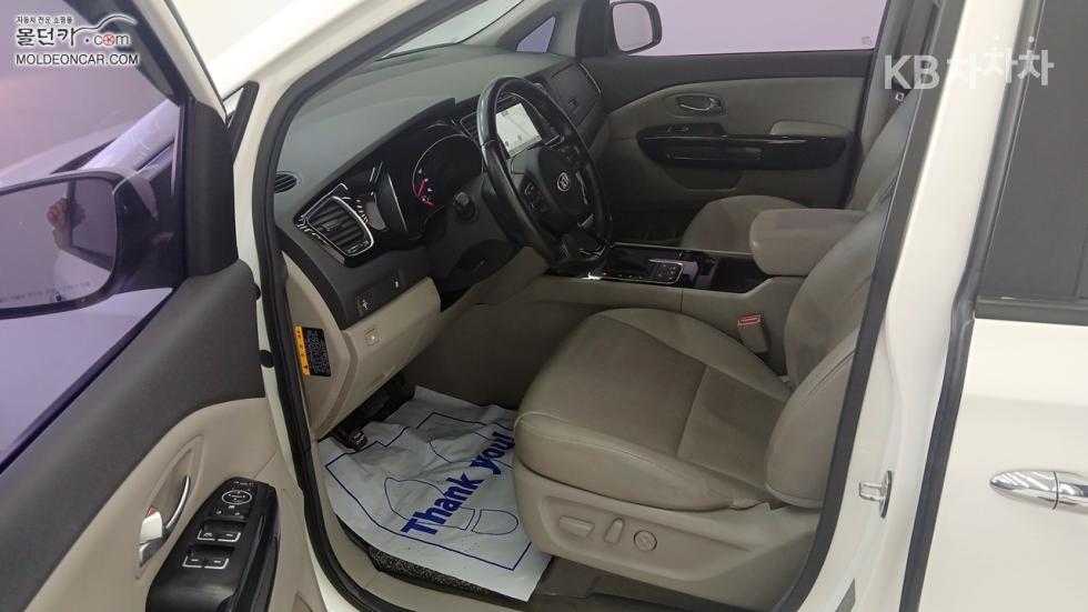 Kia Carnival — miniaturë 9