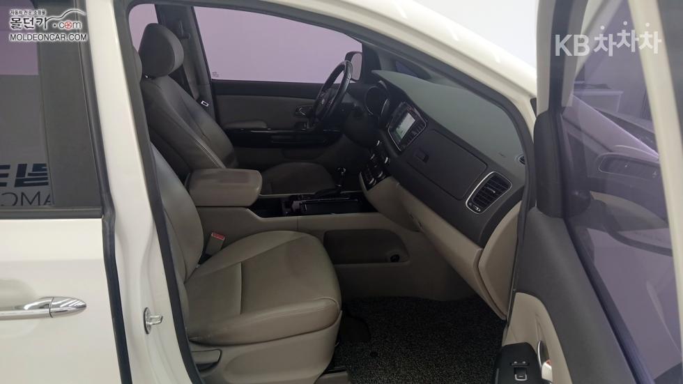 Kia Carnival — miniaturë 10