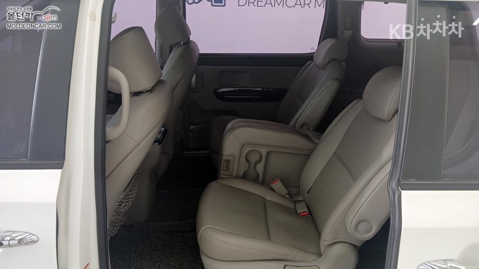 Kia Carnival — miniaturë 15