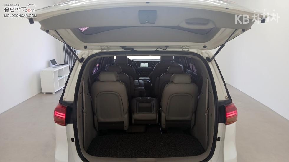 Kia Carnival — miniaturë 16