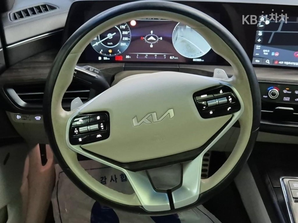Kia K8 — miniaturë 9