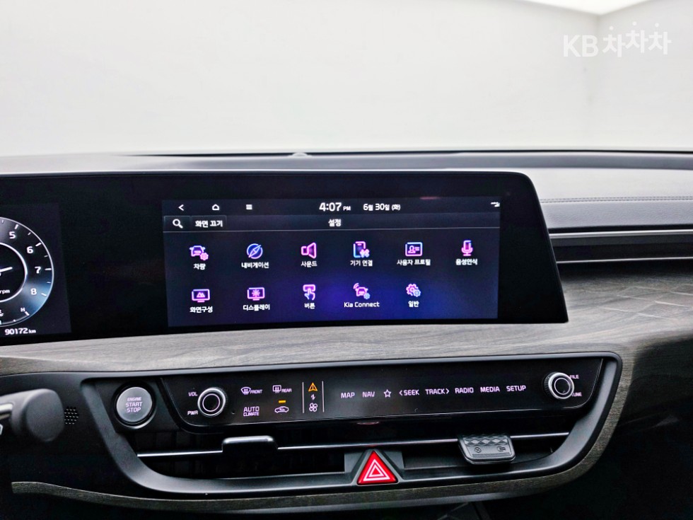 Kia K8 — miniaturë 10
