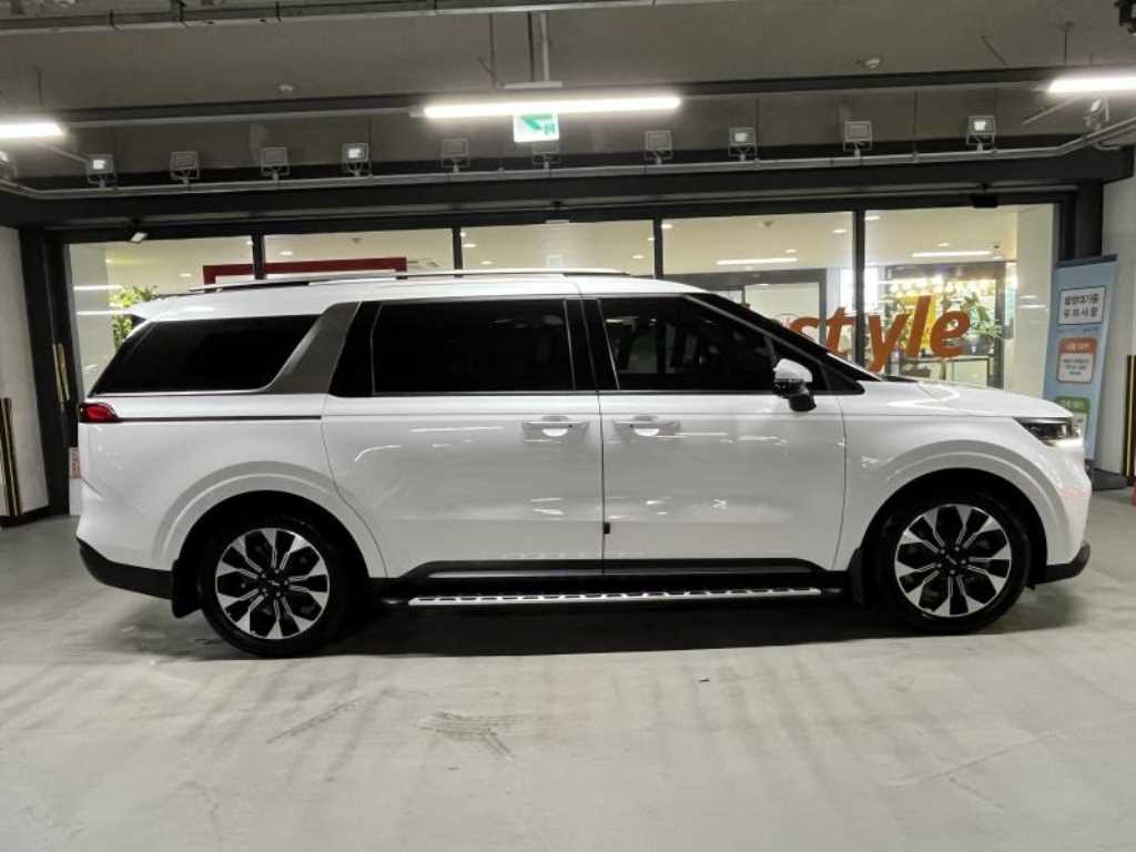 Kia Carnival — miniaturë 4