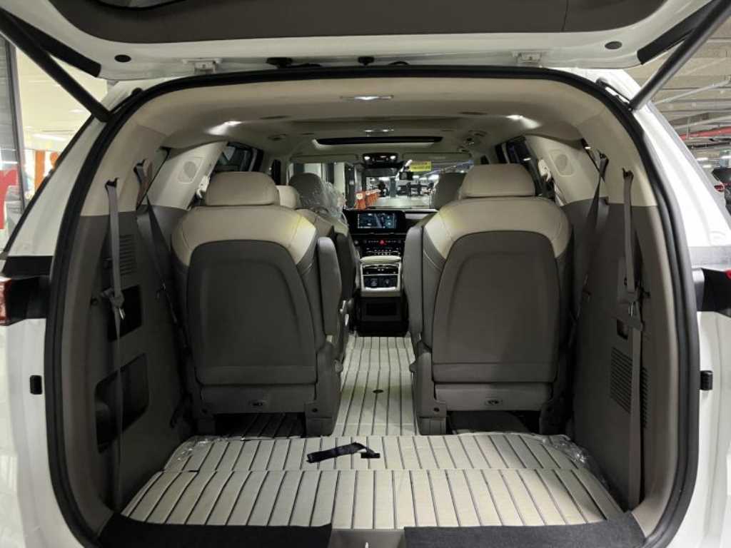 Kia Carnival — miniaturë 7