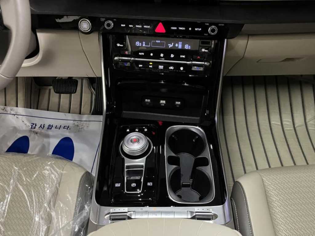 Kia Carnival — miniaturë 12