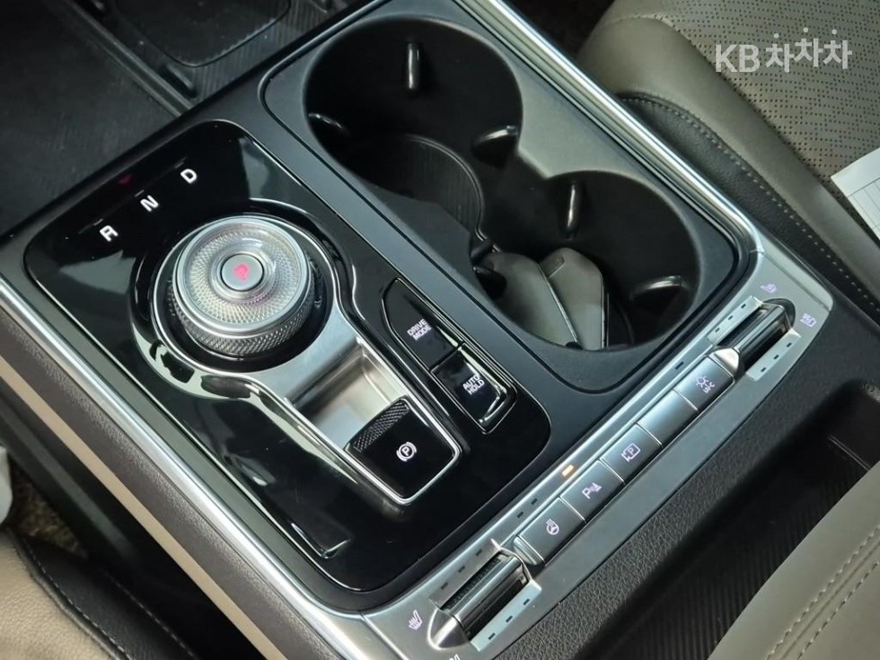 Kia Carnival — miniaturë 8