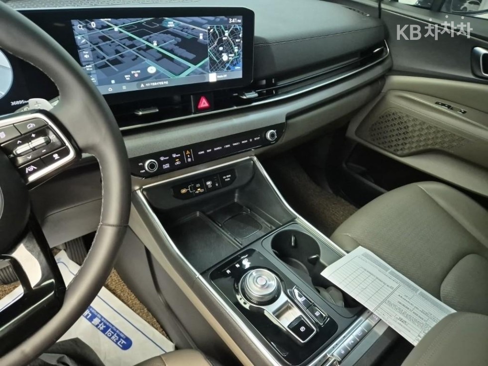 Kia Carnival — miniaturë 10