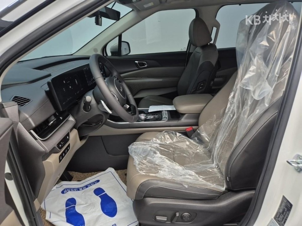 Kia Carnival — miniaturë 11