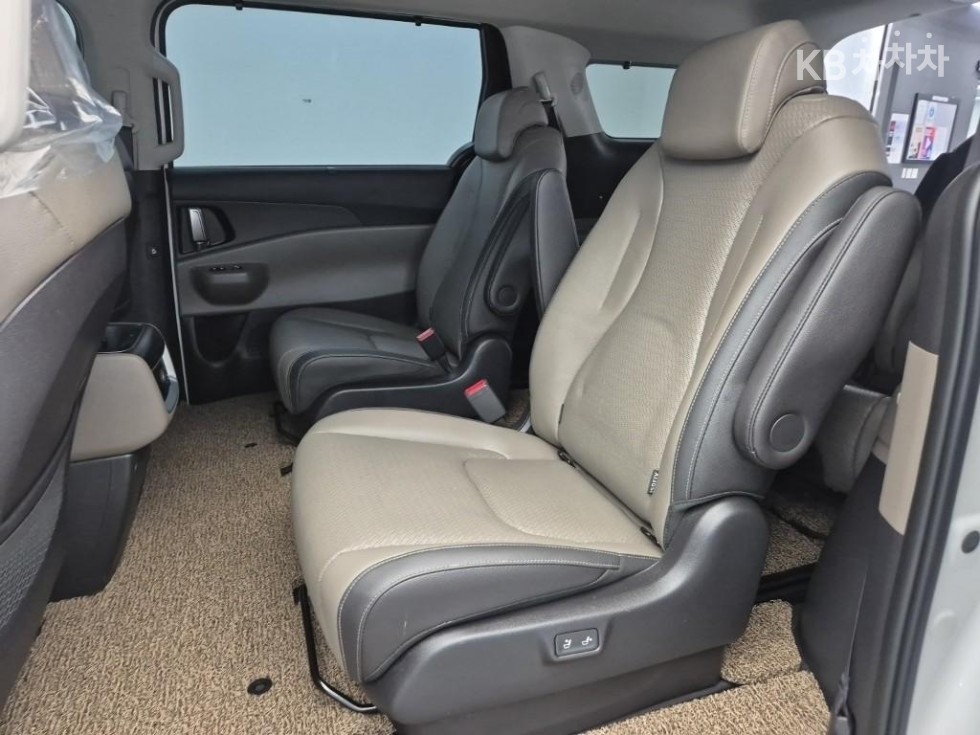 Kia Carnival — miniaturë 12