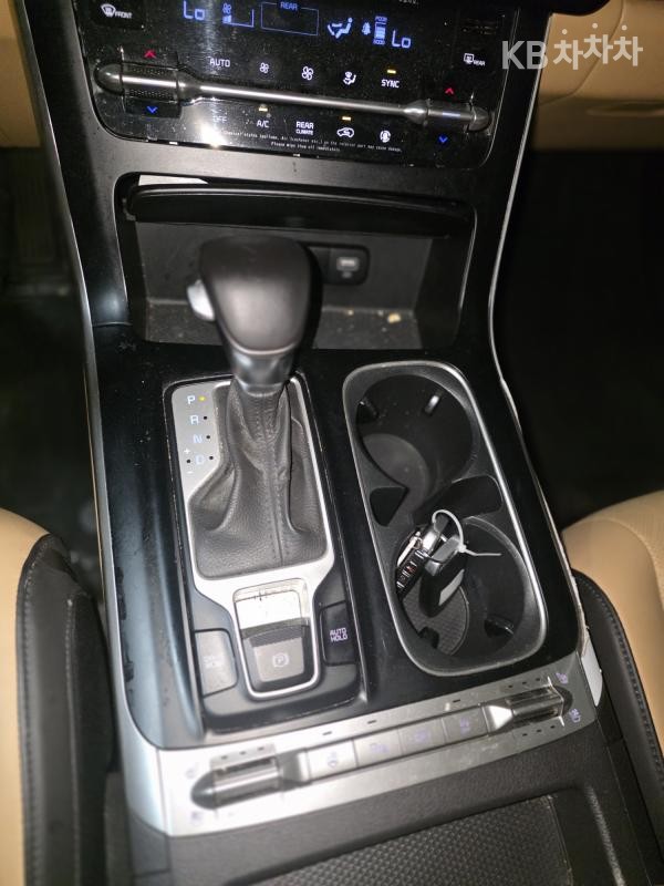 Kia Carnival — miniaturë 5