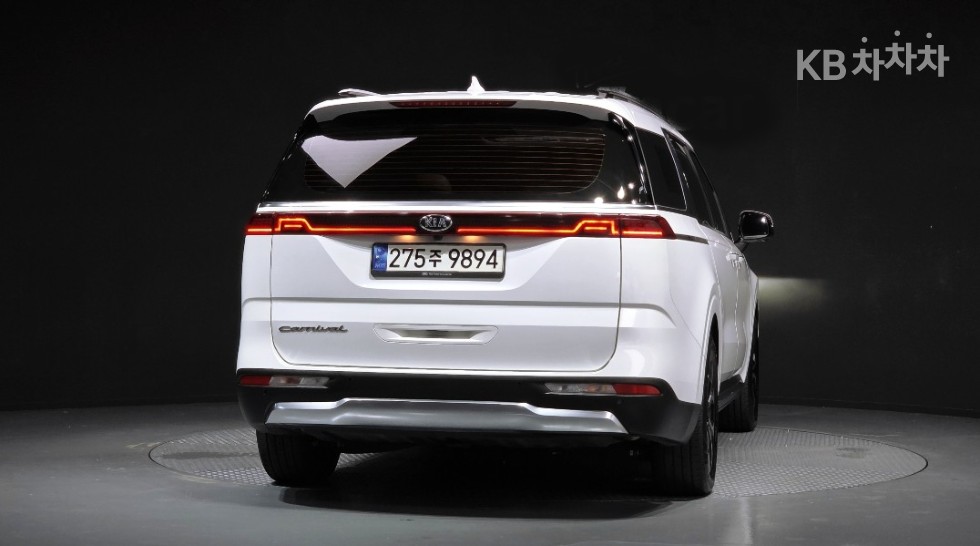 Kia Carnival — miniaturë 4