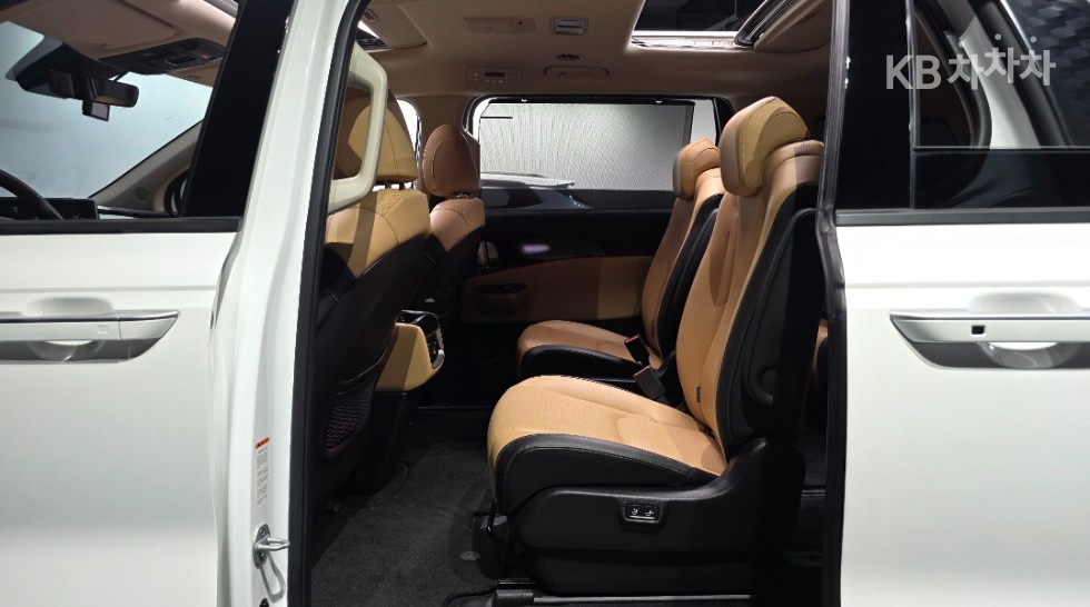 Kia Carnival — miniaturë 17