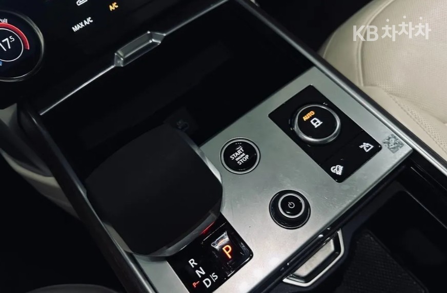 Land Rover Range Rover — miniaturë 9