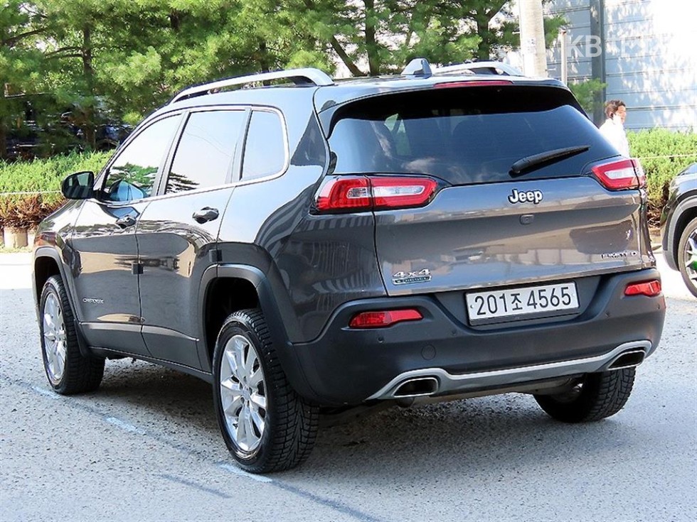 Jeep Cherokee — miniaturë 3