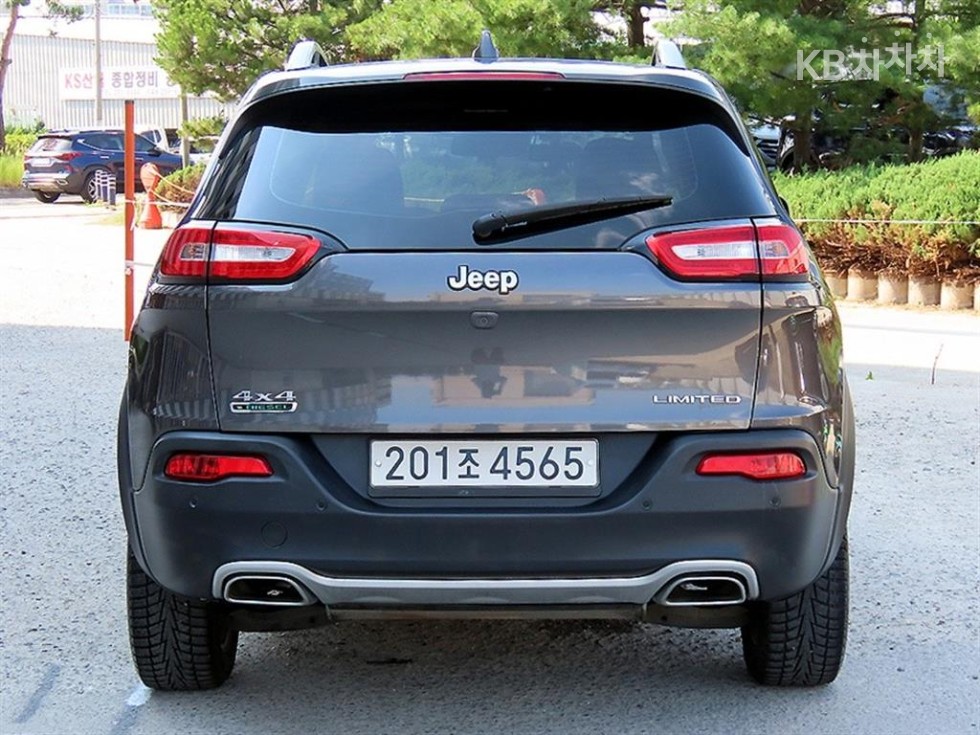 Jeep Cherokee — miniaturë 4