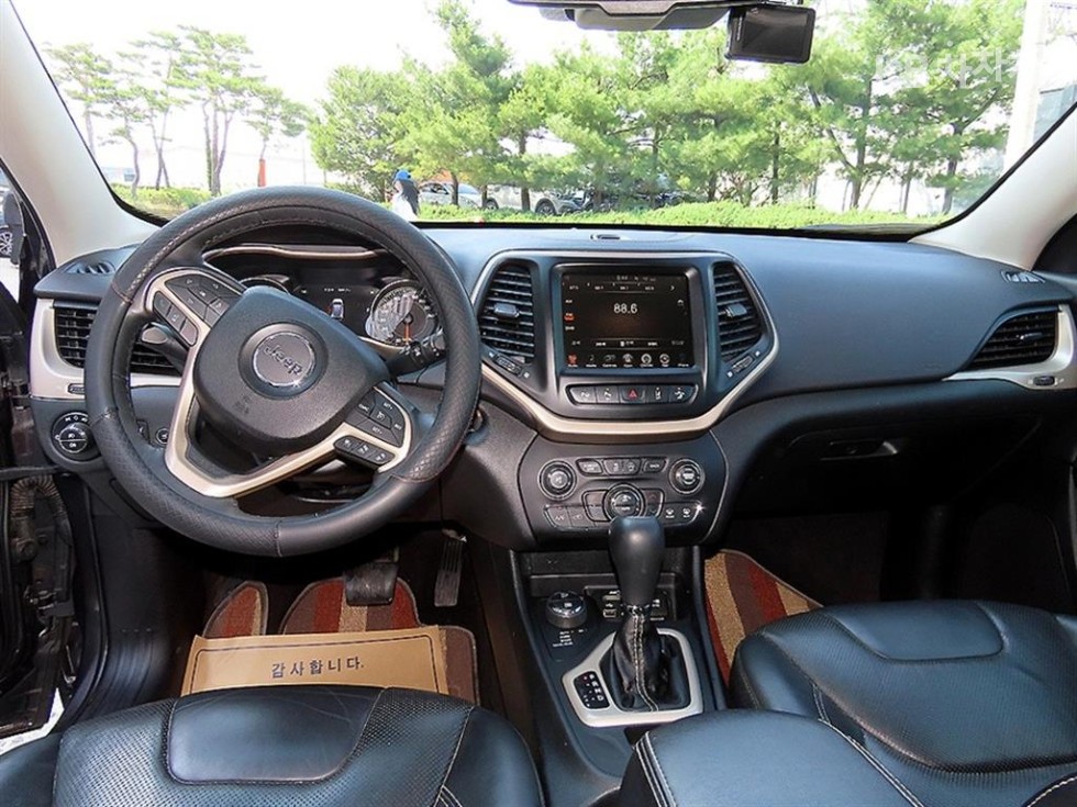 Jeep Cherokee — miniaturë 7