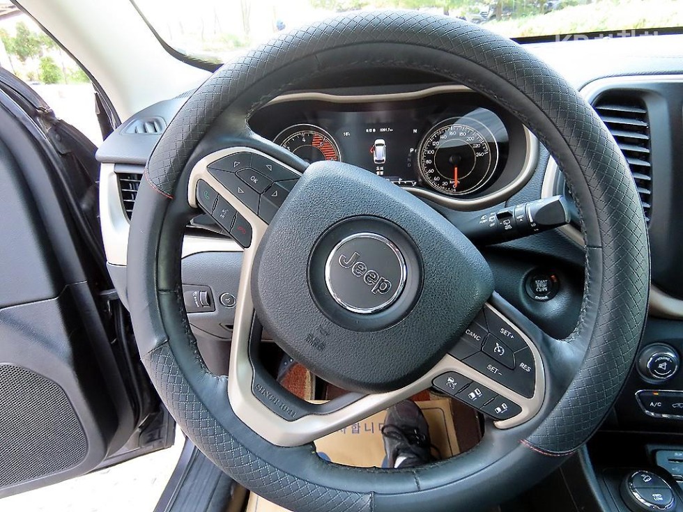 Jeep Cherokee — miniaturë 8
