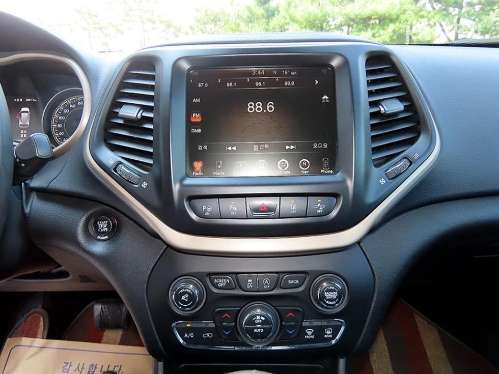 Jeep Cherokee — miniaturë 12