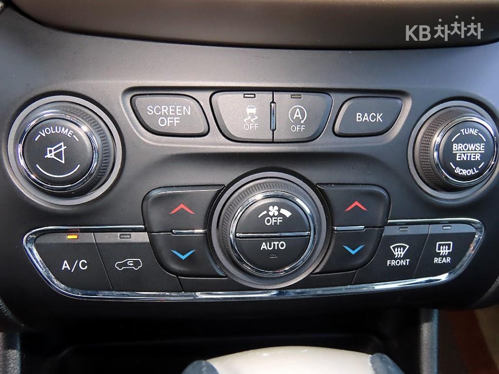 Jeep Cherokee — miniaturë 13