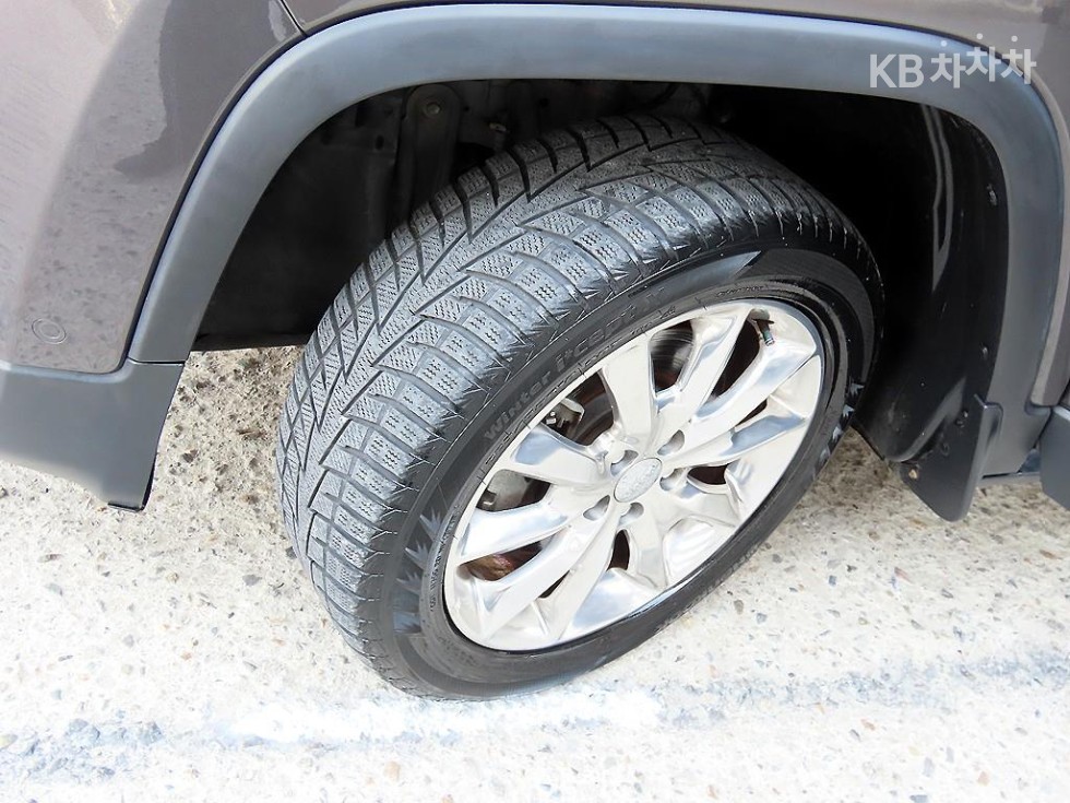 Jeep Cherokee — miniaturë 20