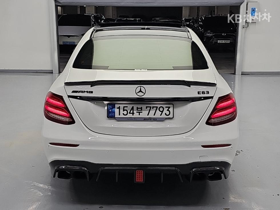 2019 Mercedes-Benz E photo
