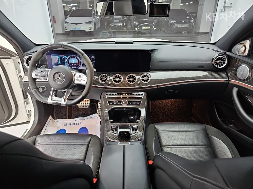 2019 Mercedes-Benz E photo