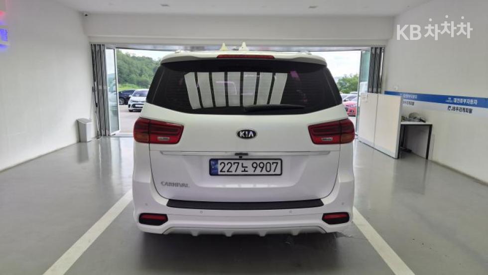 Kia Carnival — miniaturë 3