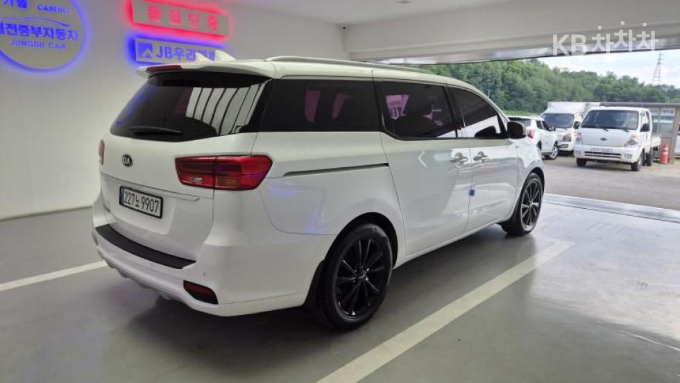Kia Carnival — miniaturë 4