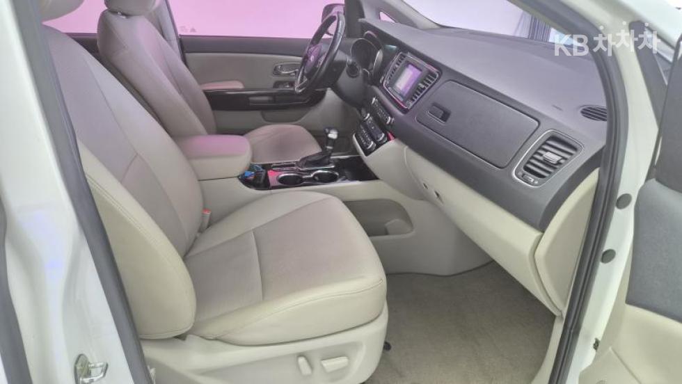 Kia Carnival — miniaturë 5