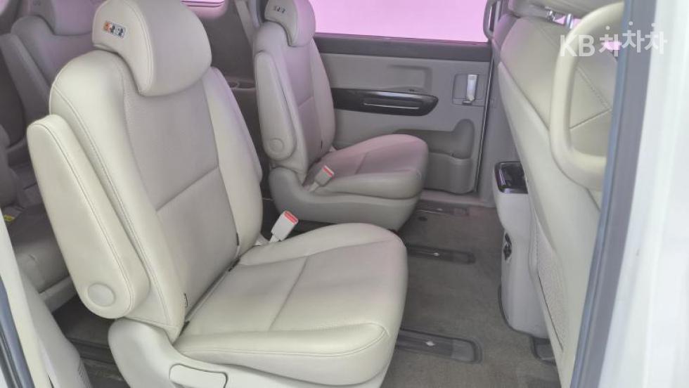 Kia Carnival — miniaturë 6