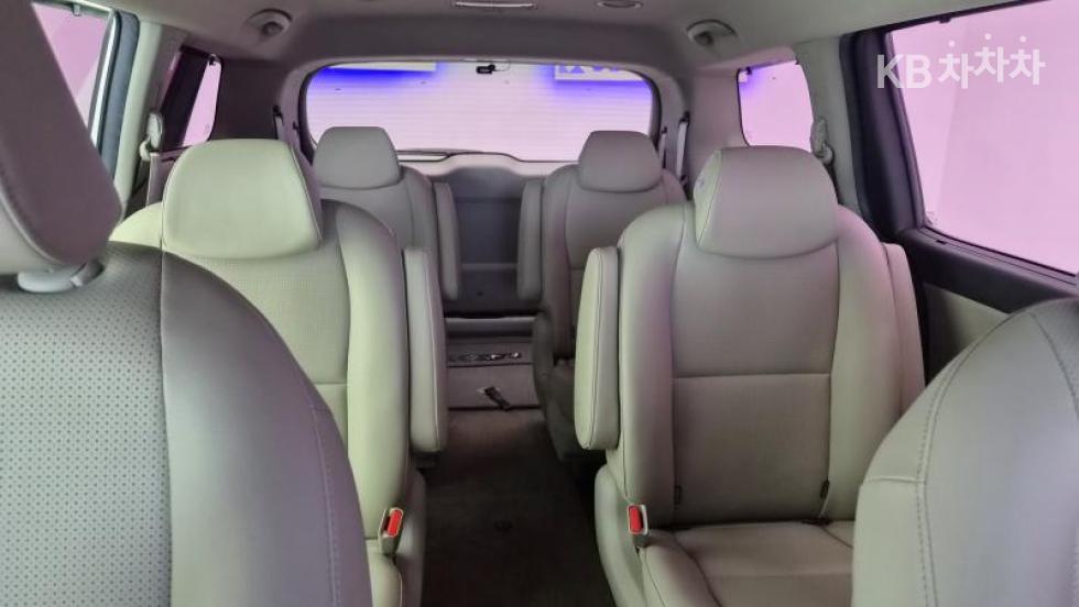 Kia Carnival — miniaturë 7