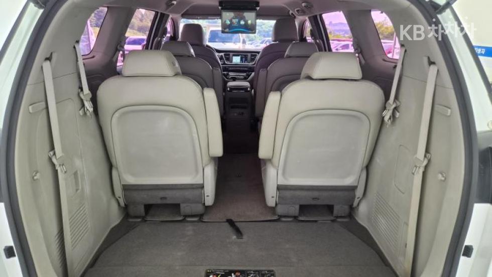 Kia Carnival — miniaturë 10