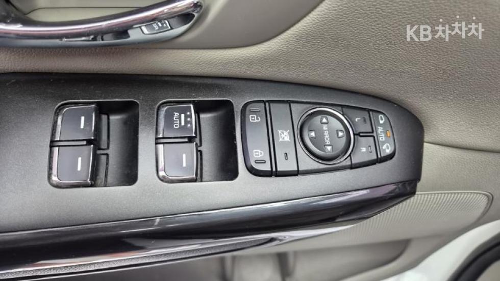 Kia Carnival — miniaturë 12