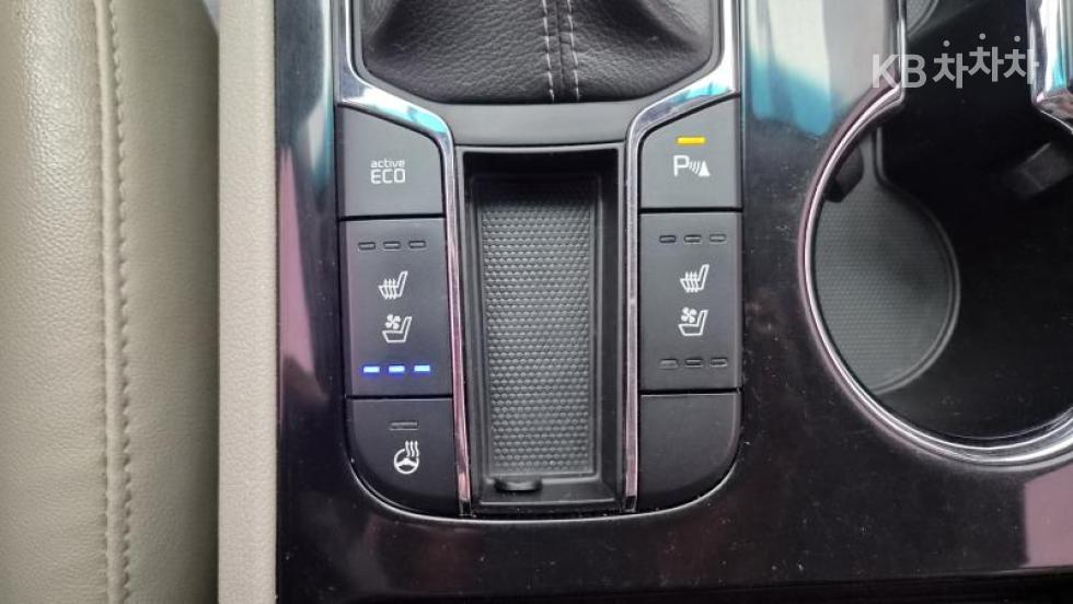Kia Carnival — miniaturë 15
