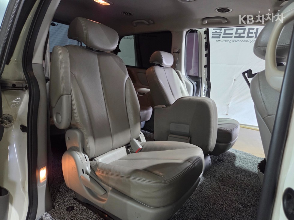 Kia Carnival — miniaturë 14