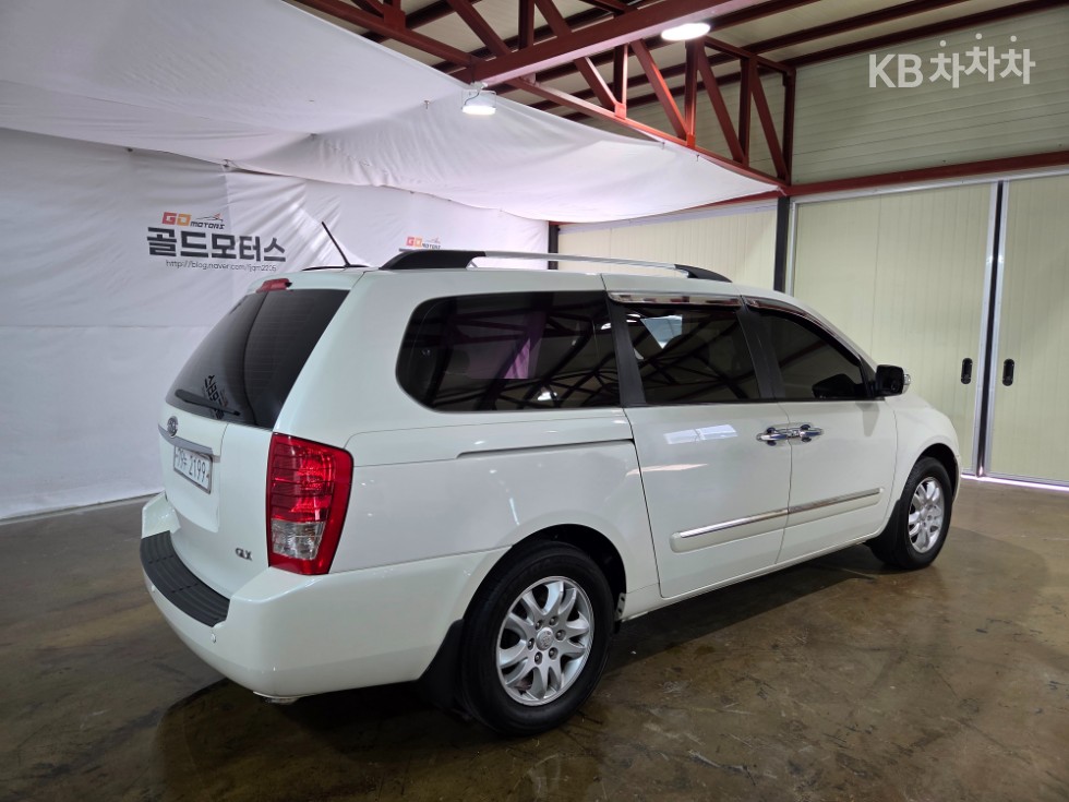 Kia Carnival — miniaturë 4