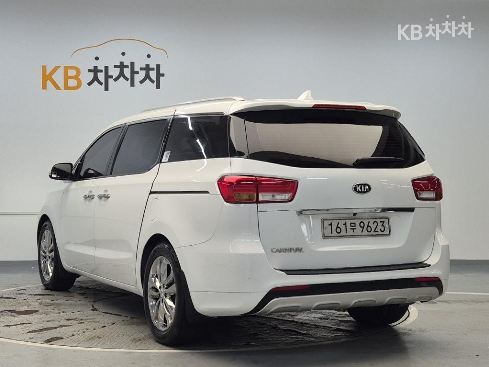 Kia Carnival — miniaturë 2