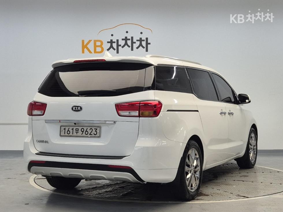 Kia Carnival — miniaturë 3