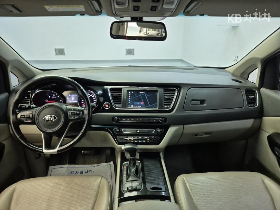 Kia Carnival — miniaturë 7