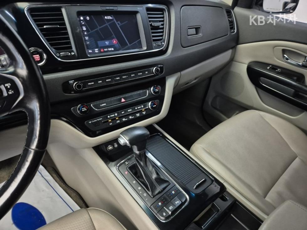 Kia Carnival — miniaturë 10