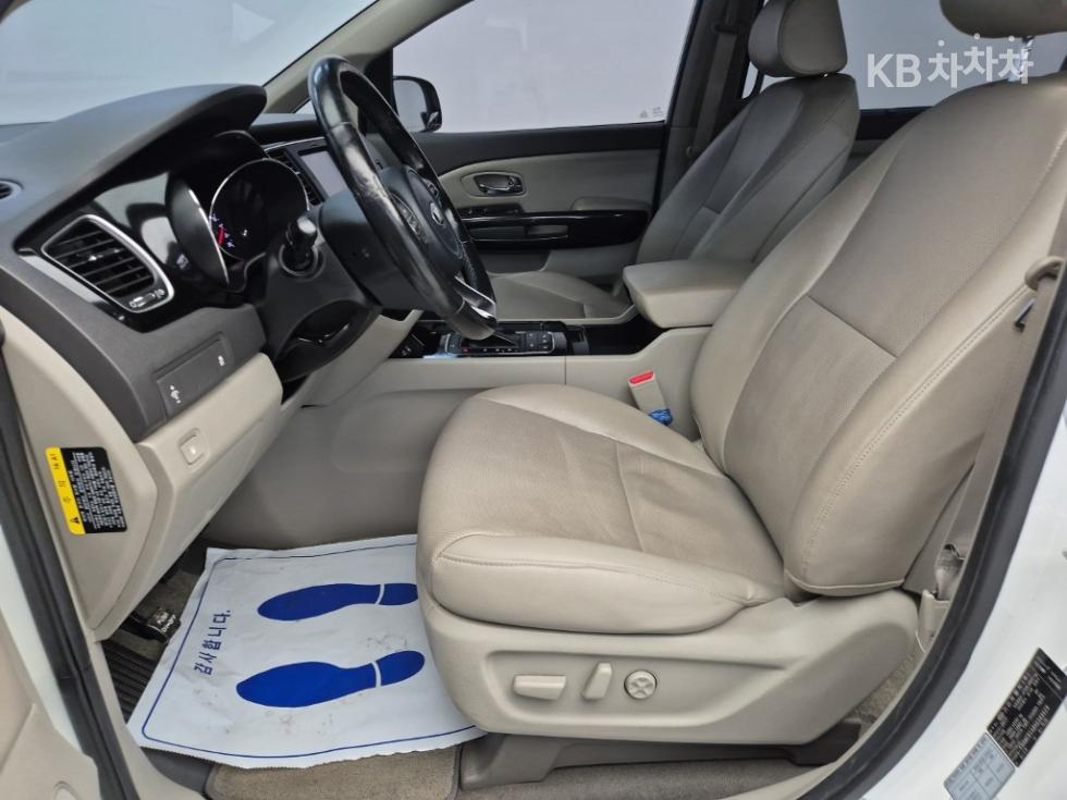 Kia Carnival — miniaturë 11