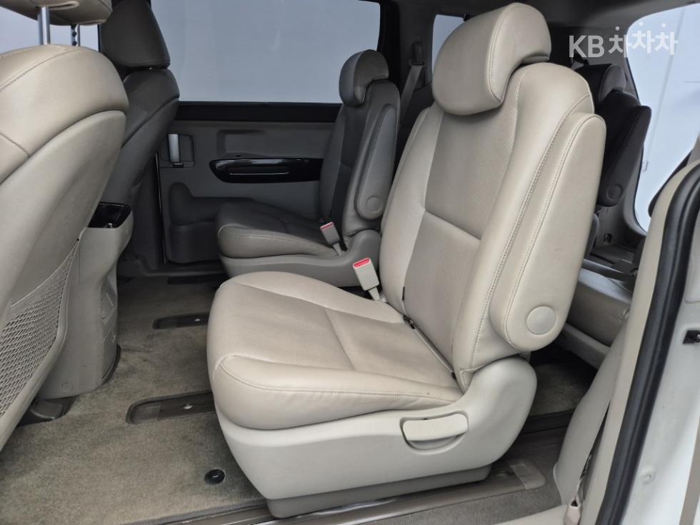 Kia Carnival — miniaturë 12