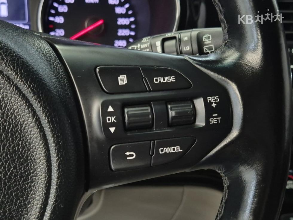 Kia Carnival — miniaturë 15