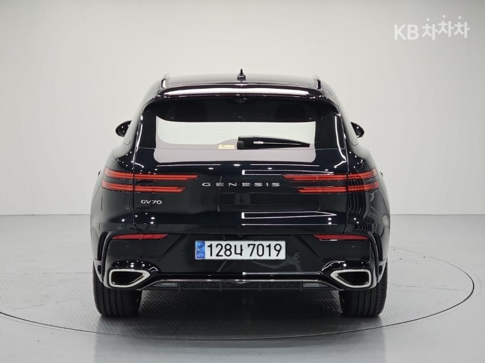 2024 Genesis GV70 photo