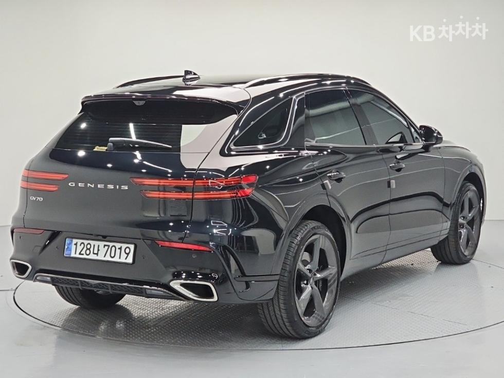 2024 Genesis GV70 photo