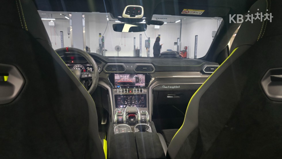Lamborghini Urus — miniaturë 7